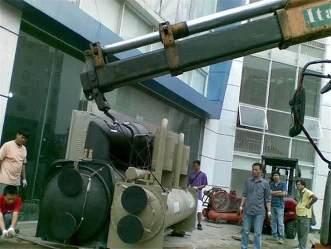 姚安县随车吊和汽车吊的核心区别是什么？哪种更省钱？